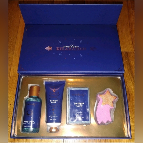 Ulta Beauty Holiday Gift Set Bubble Bath Bomb, Body Wash, Body Lotion, Soap Bar - Picture 2 of 3